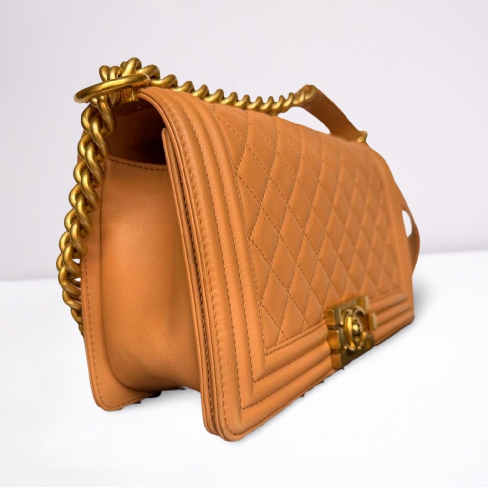 CHANEL Beige Leather Interior - Picture 3 of 16